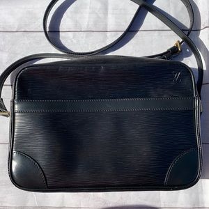 LOUIS VUITTON EPI Trocadero 27 Crossbody